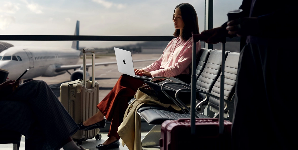 Ноутбук Apple Macbook Pro 16" (2026) M5 Max 48 ГБ, 2 ТБ SSD (MGEE4), "чёрный космос" Ноутбук Apple Macbook Pro 16" (2026) M5 Max 48 ГБ, 2 ТБ SSD (MGEE4), "чёрный космос" - 1